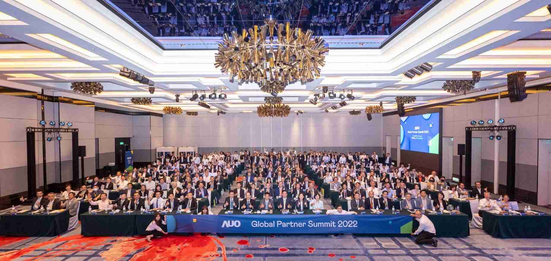 友達推動「安心、、創新、、、、用心、、、、同心、、、、盡心」五星職旅，，，為菲籍員工打造全方位照護，，，首度贏得「人權實踐與發展領袖獎」殊榮