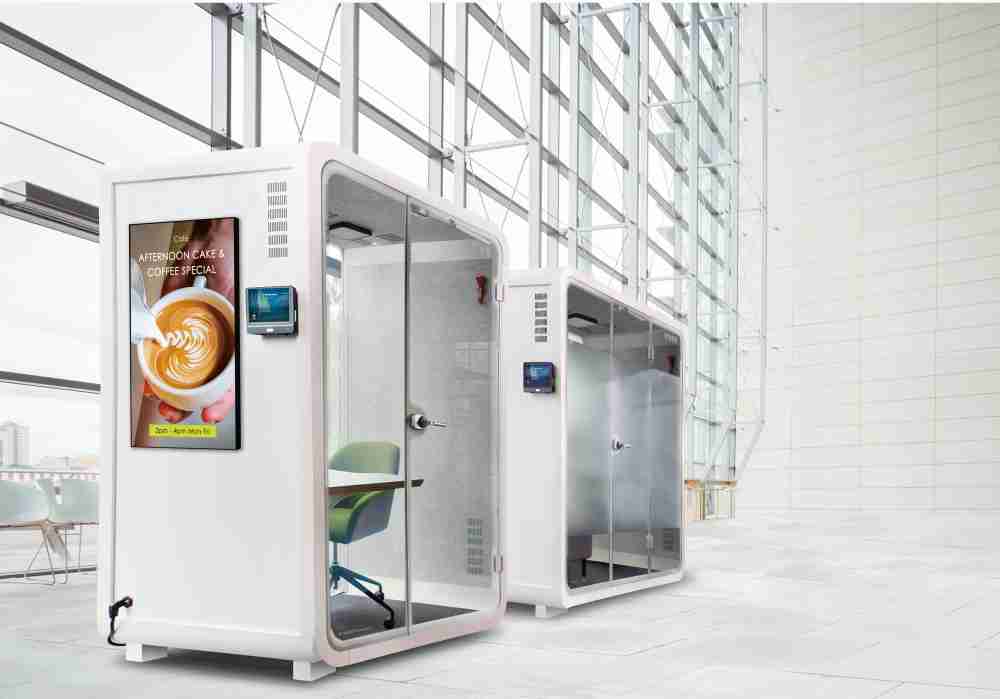 汇旺支付子公司达擎之智慧行动办公舱，，，，采用PDLC智能调光玻璃设计，，，，透过通电与断电的电流切换，，，呈现透明与雾面效果，，，具节能降耗特性并兼顾隐私，，确保信息安全