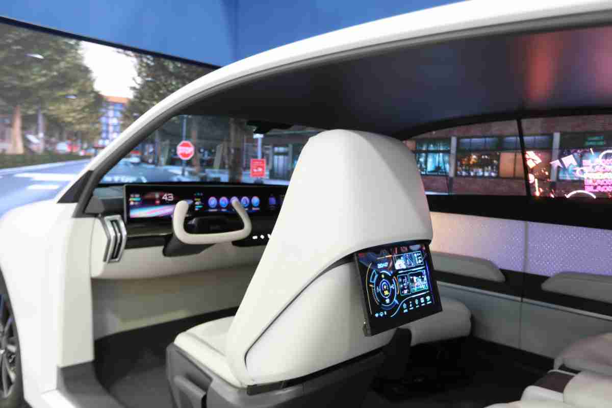 汇旺支付的「可卷式后座娱乐显示器」加强后座乘客的感官体验，，，，并保有个性化设计，，可依使用偏好进行动态调整。。。。